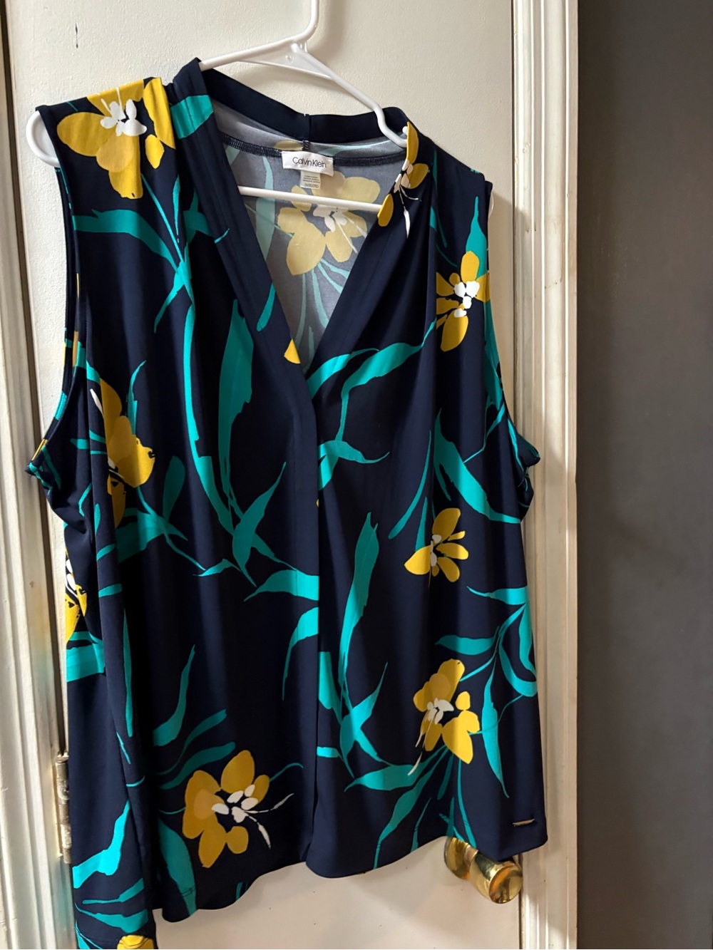 Calvin Klein Navy Floral V-Neck Sleeveless Blouse size 2X
